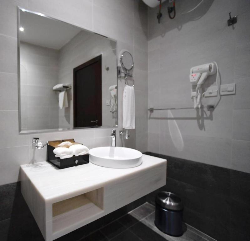 Celine Home Serviced Apartment Al Malqa Riadh Exterior foto